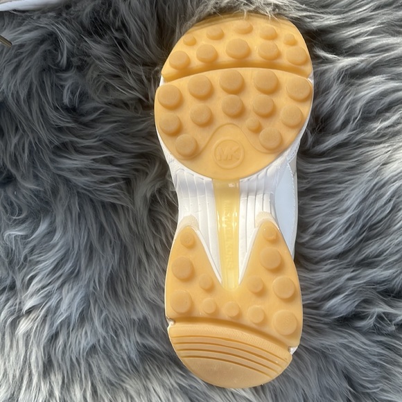 MK shoes - Picture 2 of 4